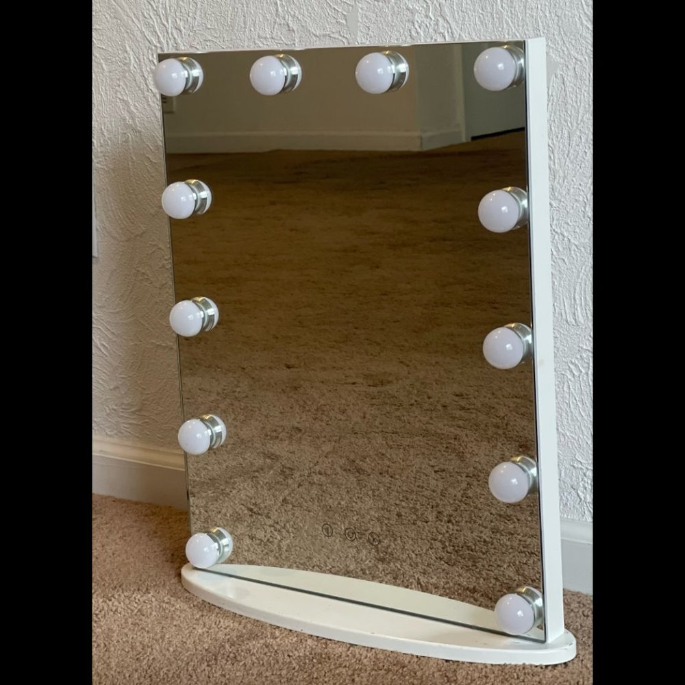 Vanity Mirror With Lights - Picture 3 of 4